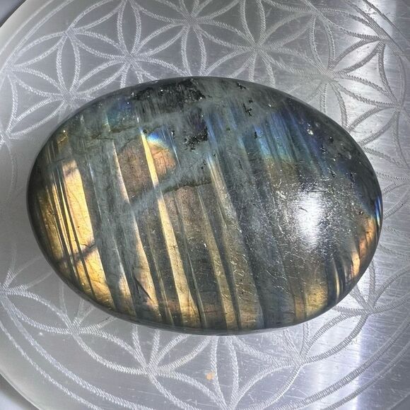 Labradorite Crystal Meditation Palm Stone - Picture 6 of 10